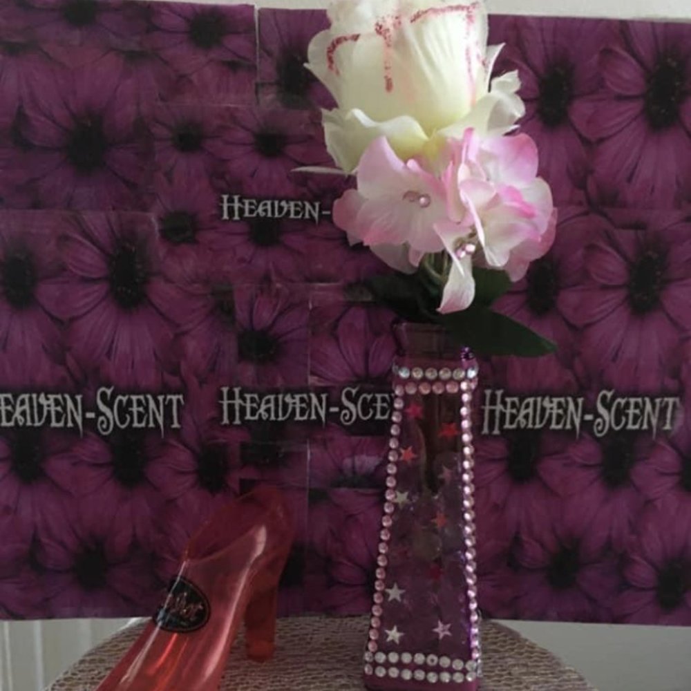 Heavenlee-Scent, Pink hearts flowery vase